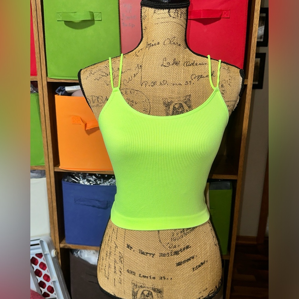 NO BOUNDARIES CROP TOP